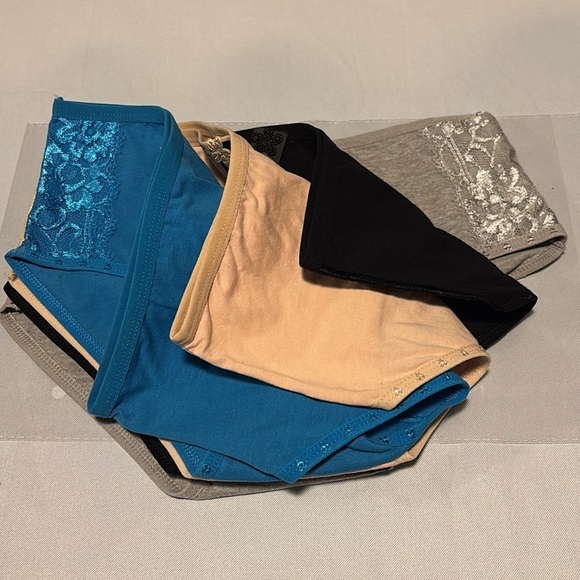 Rose Intimate Set of 4️⃣  Lace Women's Briefs - Picture 2 of 4